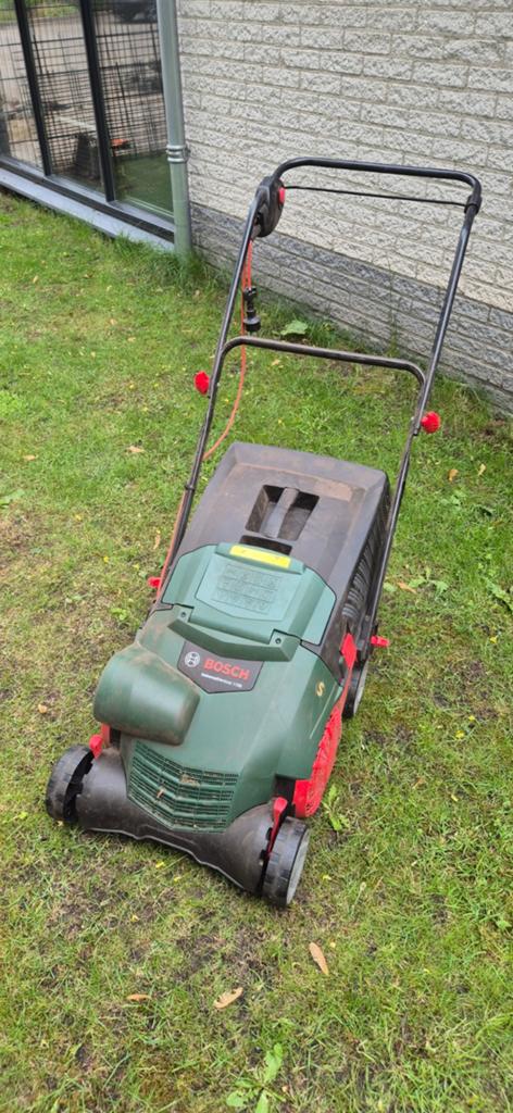 Bosch UniversalVerticut 1100 verticuteermachine, Ophalen, Zo goed als nieuw, Elektrisch, BOSCH