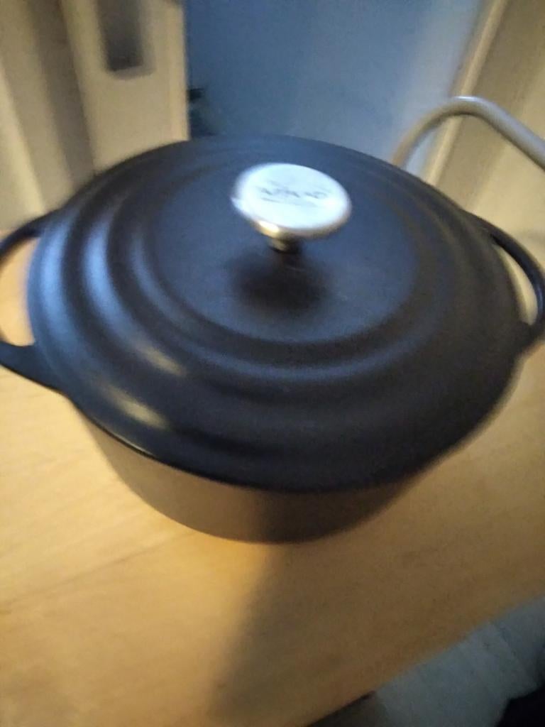 Bijna nieuwe braadpanm merk vivo 65 euro maar te zwaar, Huis en Inrichting, Keuken | Potten en Pannen, Ophalen, Zo goed als nieuw