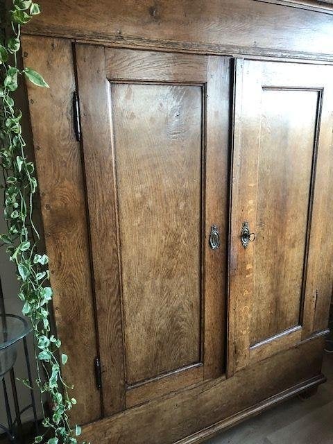 Oude massief houten kast, Ophalen