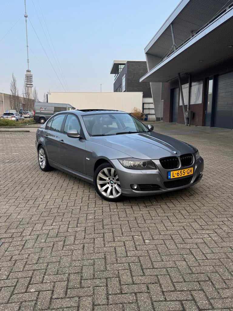 BMW 3-Serie 2.0 I 320i business Line 2009, 1345 kg, Achterwielaandrijving, 1995 cc, Zwart