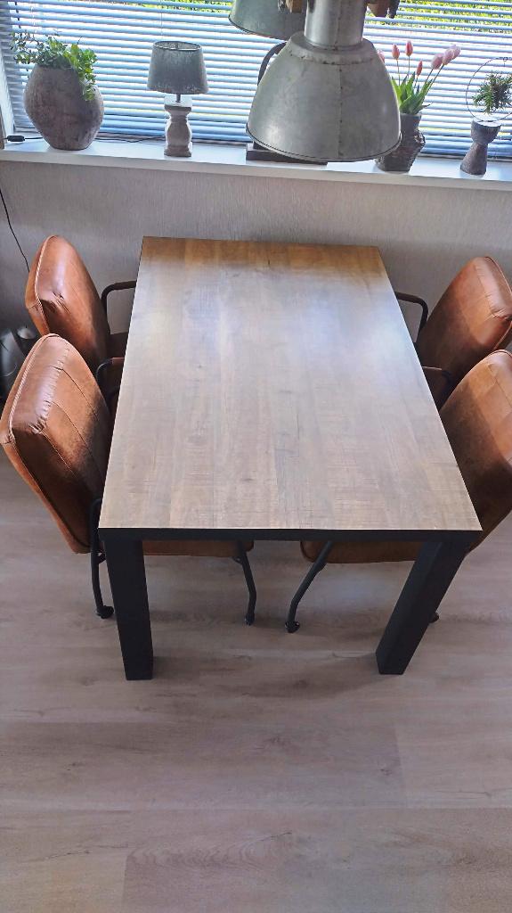 Complete zgan (1 jaar oud) eethoek tafel + 4 stoelen, Ophalen, Zo goed als nieuw, 4 tot 6 stoelen