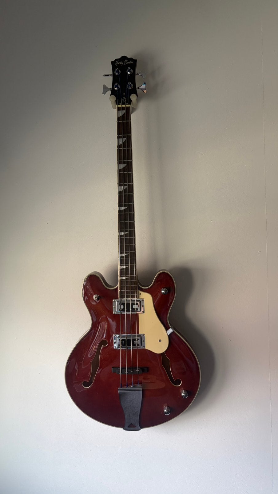 Harley Benton HB60 met Flatwounds, Ophalen of Verzenden, Zo goed als nieuw, Semi-akoestisch