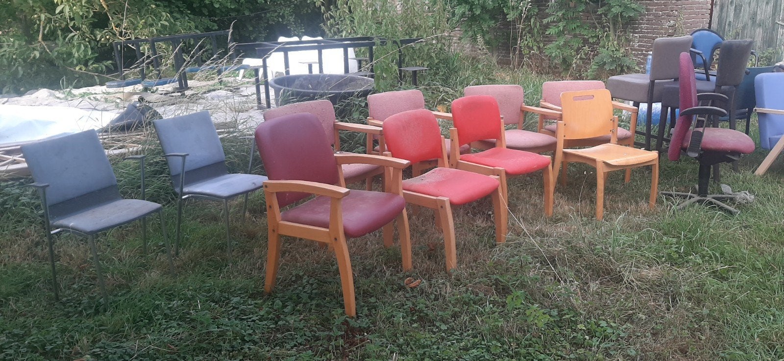 Houten stoelen, Ophalen