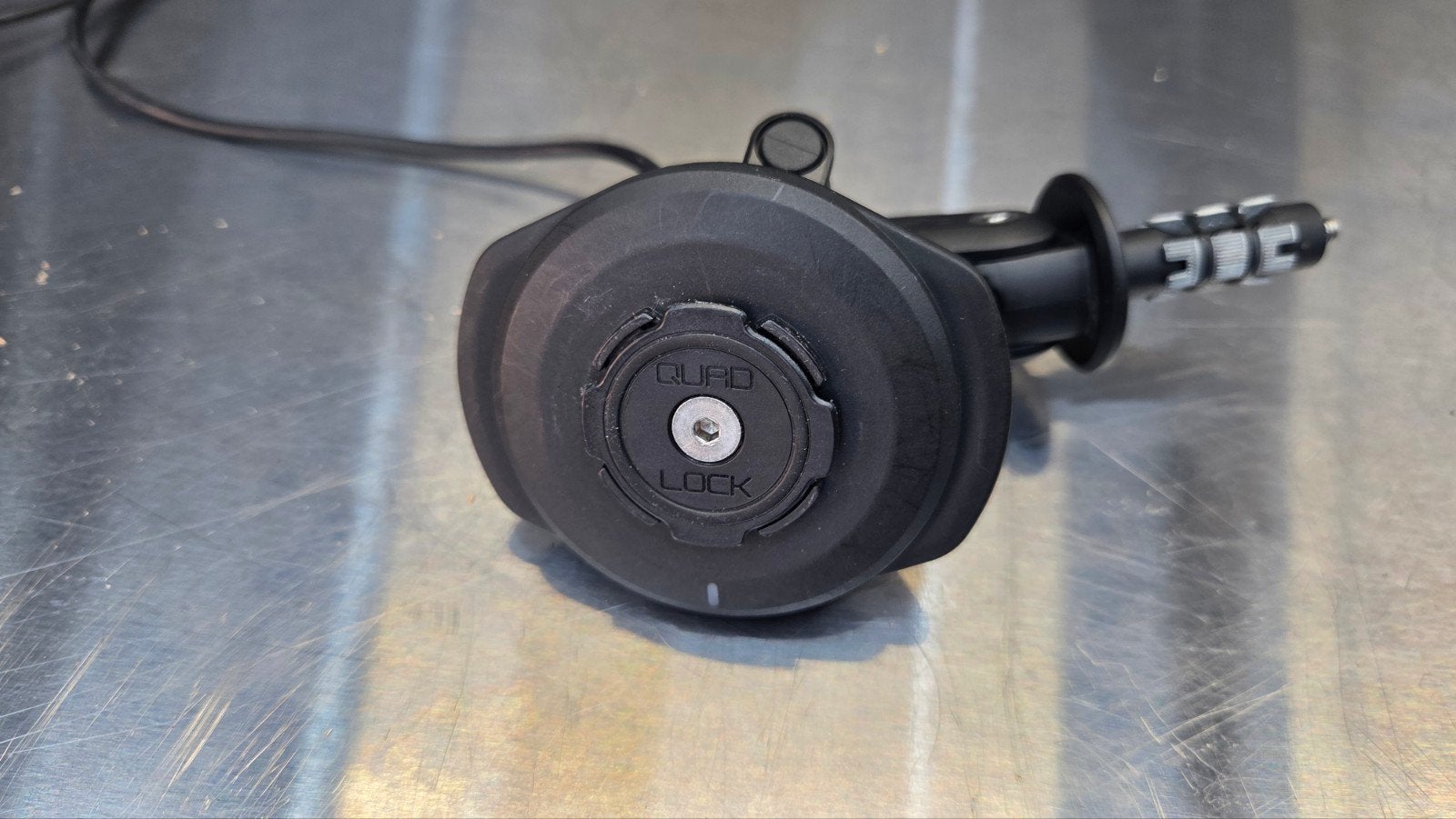 Quad lock draadloos laden met stem mount, Ophalen of Verzenden, Zo goed als nieuw
