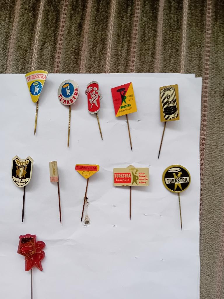 11 pins - TURKSTRA - Leeuwarden, Ophalen of Verzenden, Zo goed als nieuw, Merk, Speldje of Pin