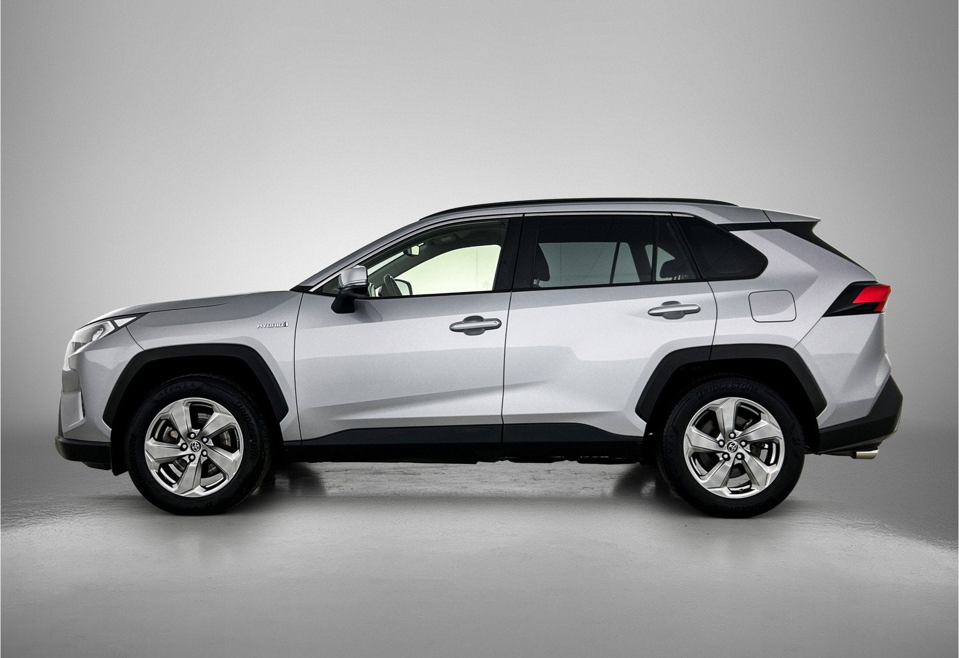 Toyota RAV4 2.5 Hybrid Style | Trekhaak | (bj 2019), Auto's, Toyota, Stof, Gebruikt, 4 cilinders, Bedrijf