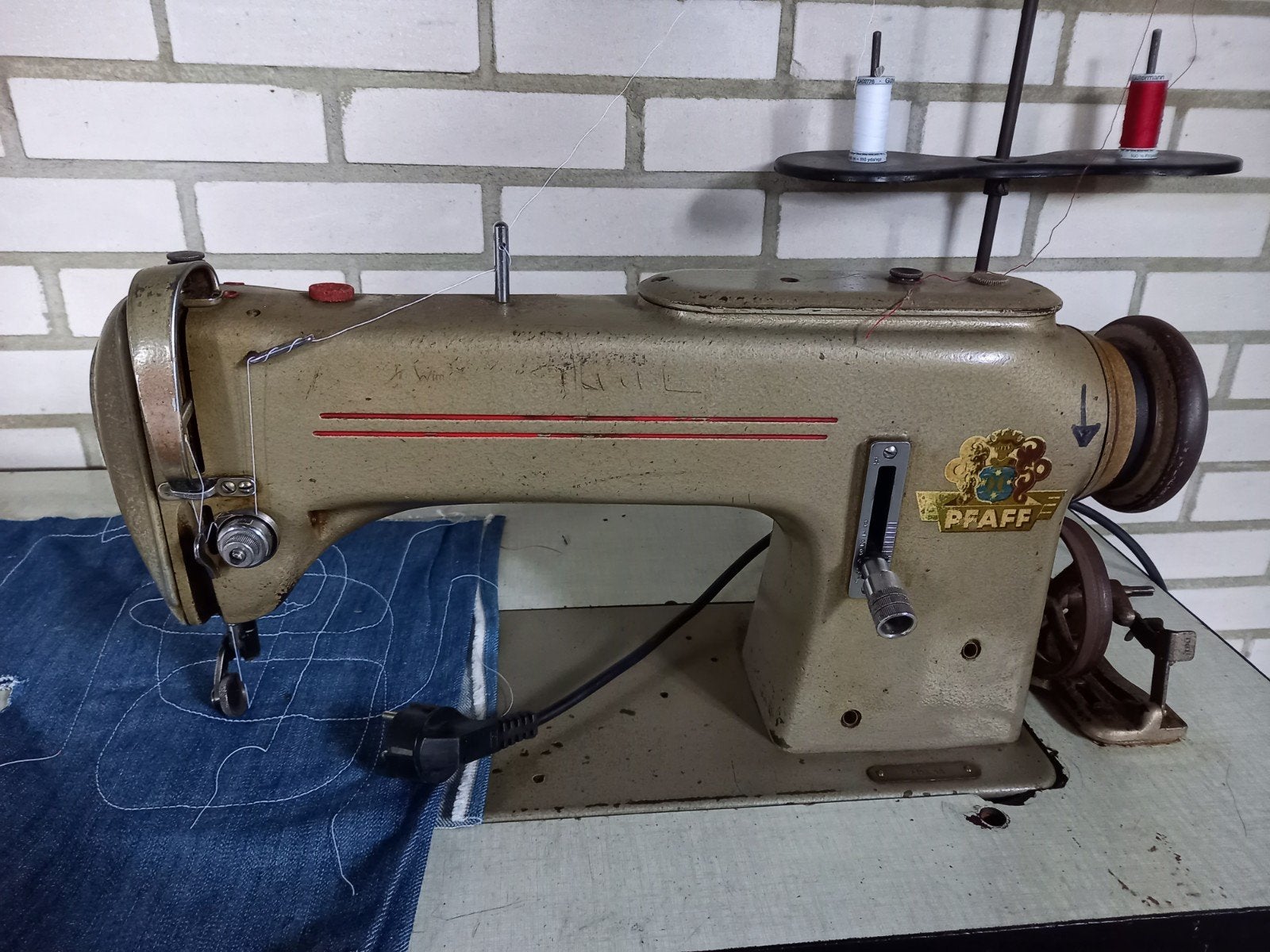 Fabrieksmachine Pfaff nu uitgerust met draaiend persvoet, Ophalen, Gebruikt, Naaimachine, Pfaff