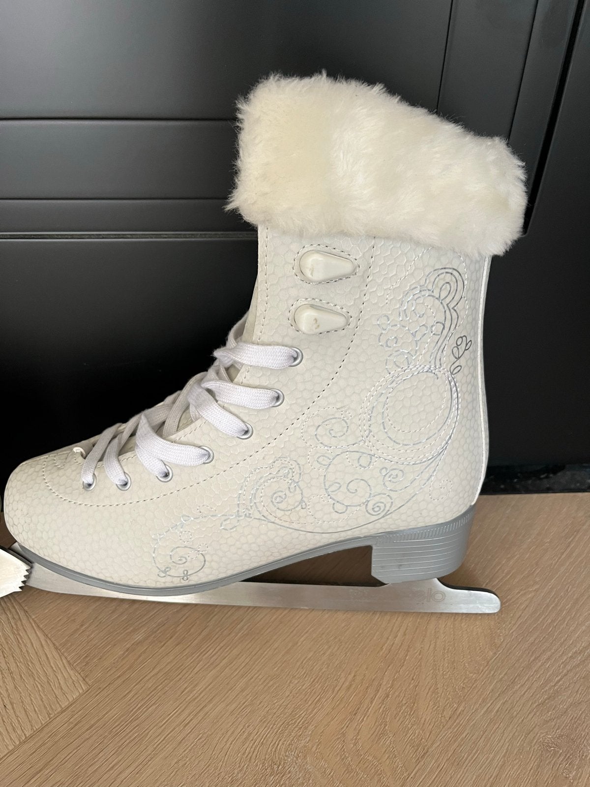 Witte kunstschaatsen met bont - Maat 39/40, Sport en Fitness, Ophalen of Verzenden, Zo goed als nieuw, Kunstschaatsen, Overige merken