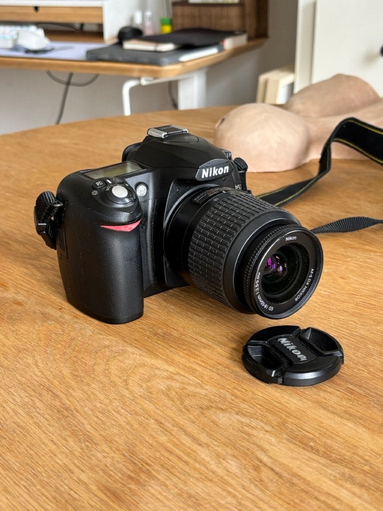 Nikon spiegelreflexcamera met lens, oplader, batterij en tas, Audio, Tv en Foto, Fotocamera's Digitaal, Gebruikt, Spiegelreflex