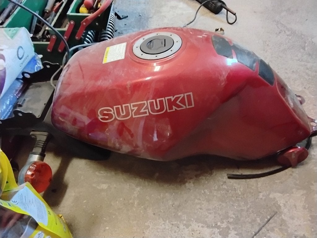 Benzinetank vx800 en nog wat andere onderdelen, Motoren, Ophalen, Nieuw