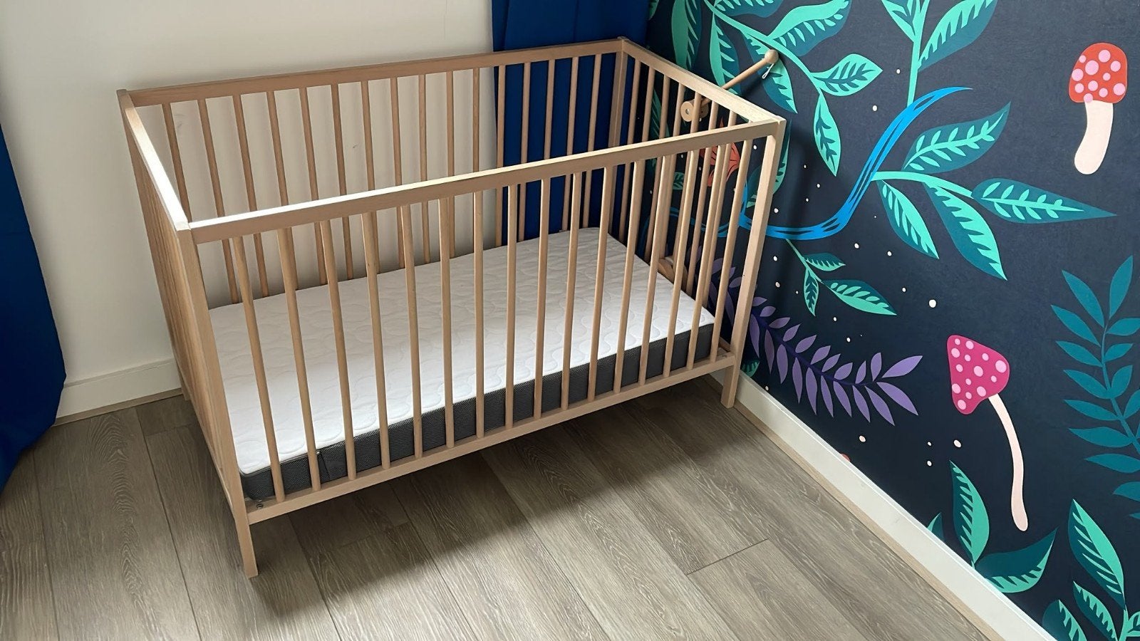 Ikea SNIGLAR ledikantje met HIMLAVALV matras, Ophalen, Zo goed als nieuw, Ledikant