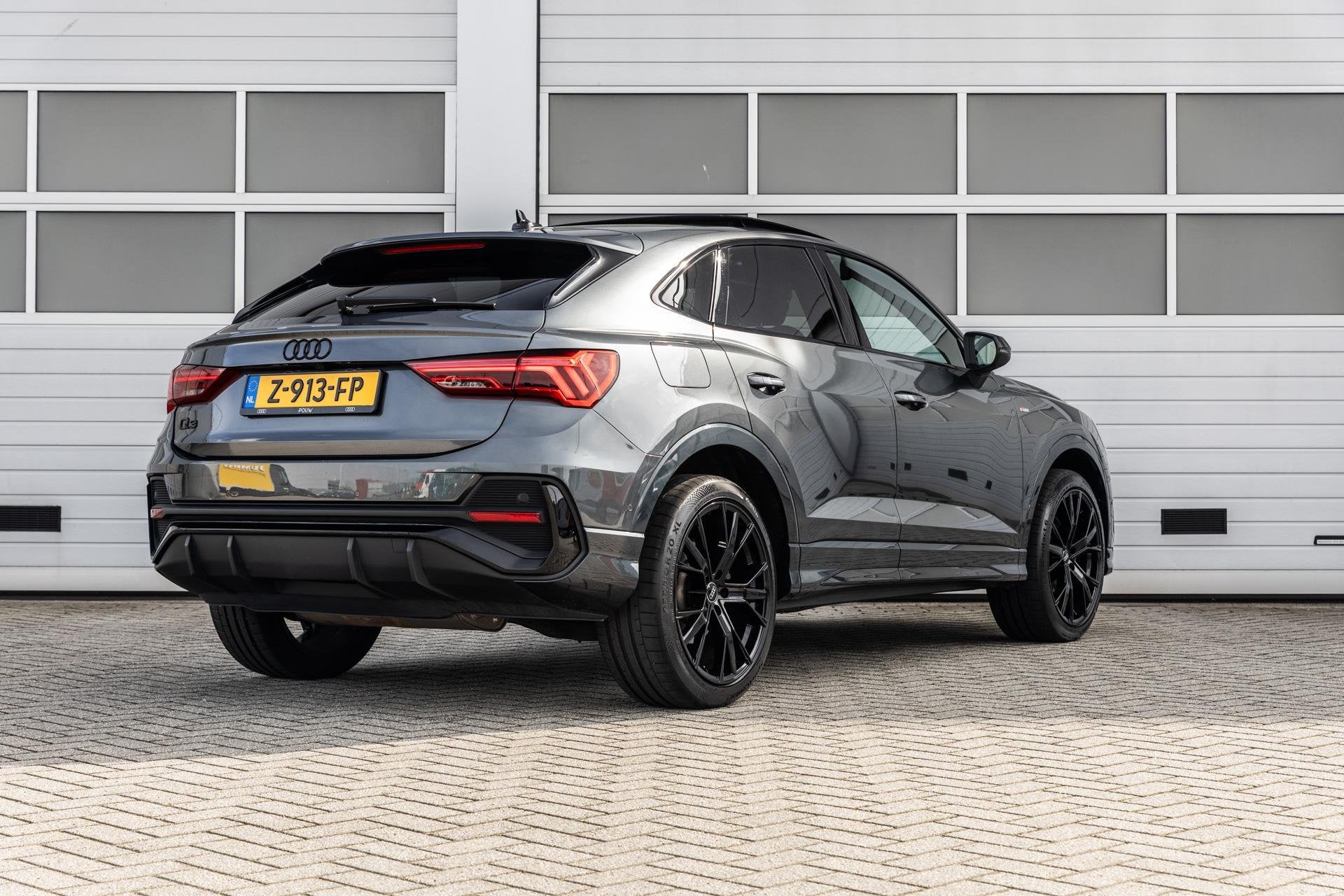 Audi Q3 Sportback 45 TFSIe 245pk PHEV S edition | Panoramada, Auto's, Gebruikt, Leder en Stof, Hybride Elektrisch/Benzine, 13 kWh