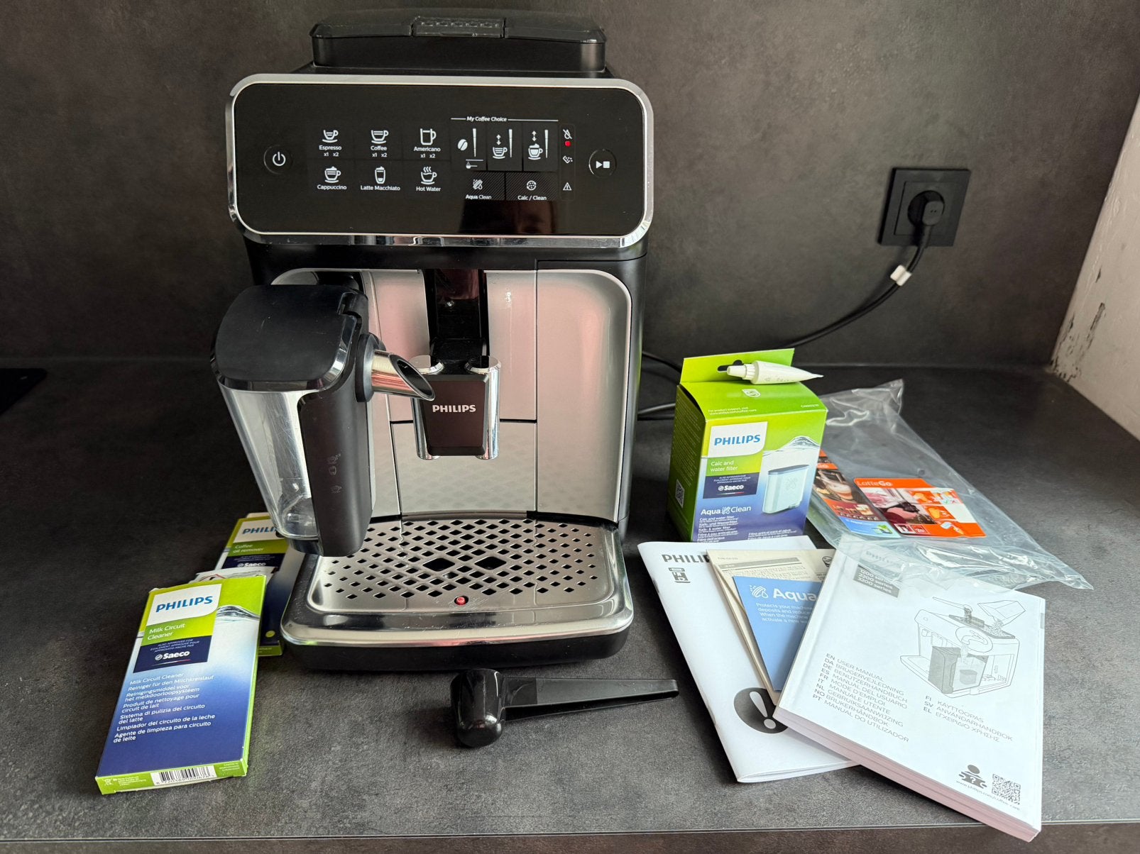 Philips 3300 volautomatisch met melkschuimer, Witgoed en Apparatuur, Koffiezetapparaten, Zo goed als nieuw, Combi, 2 tot 4 kopjes