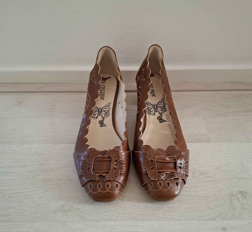 Pumps bruin met lage hak van Celinda maat 38, Celinda, Pumps, Bruin, Nieuw
