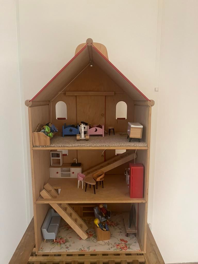 Houten pakhuis poppenkast inc. meubilair, Kinderen en Baby's, Speelgoed | Poppenhuizen, Ophalen of Verzenden, Zo goed als nieuw