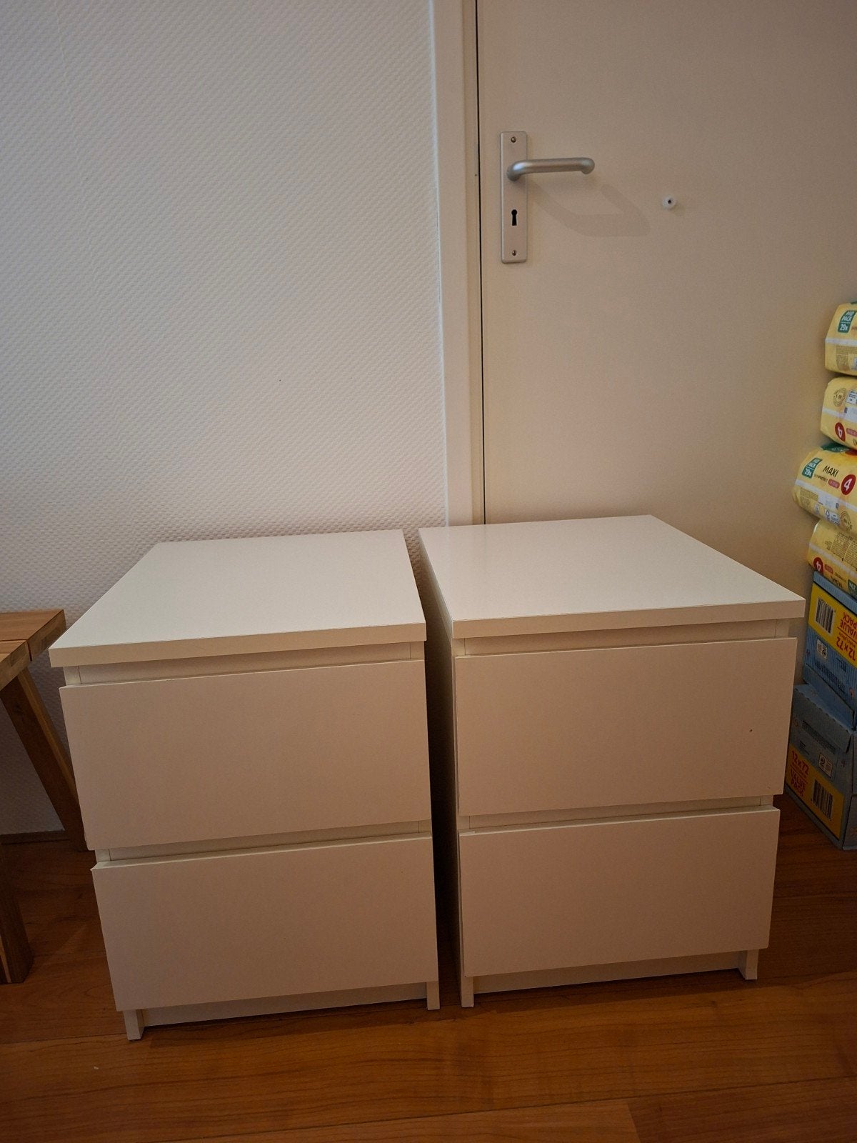 2 Ikea Malm nachtkastjes wit, Huis en Inrichting, Slaapkamer | Nachtkastjes, Ophalen, Gebruikt, Minder dan 45 cm, Minder dan 55 cm