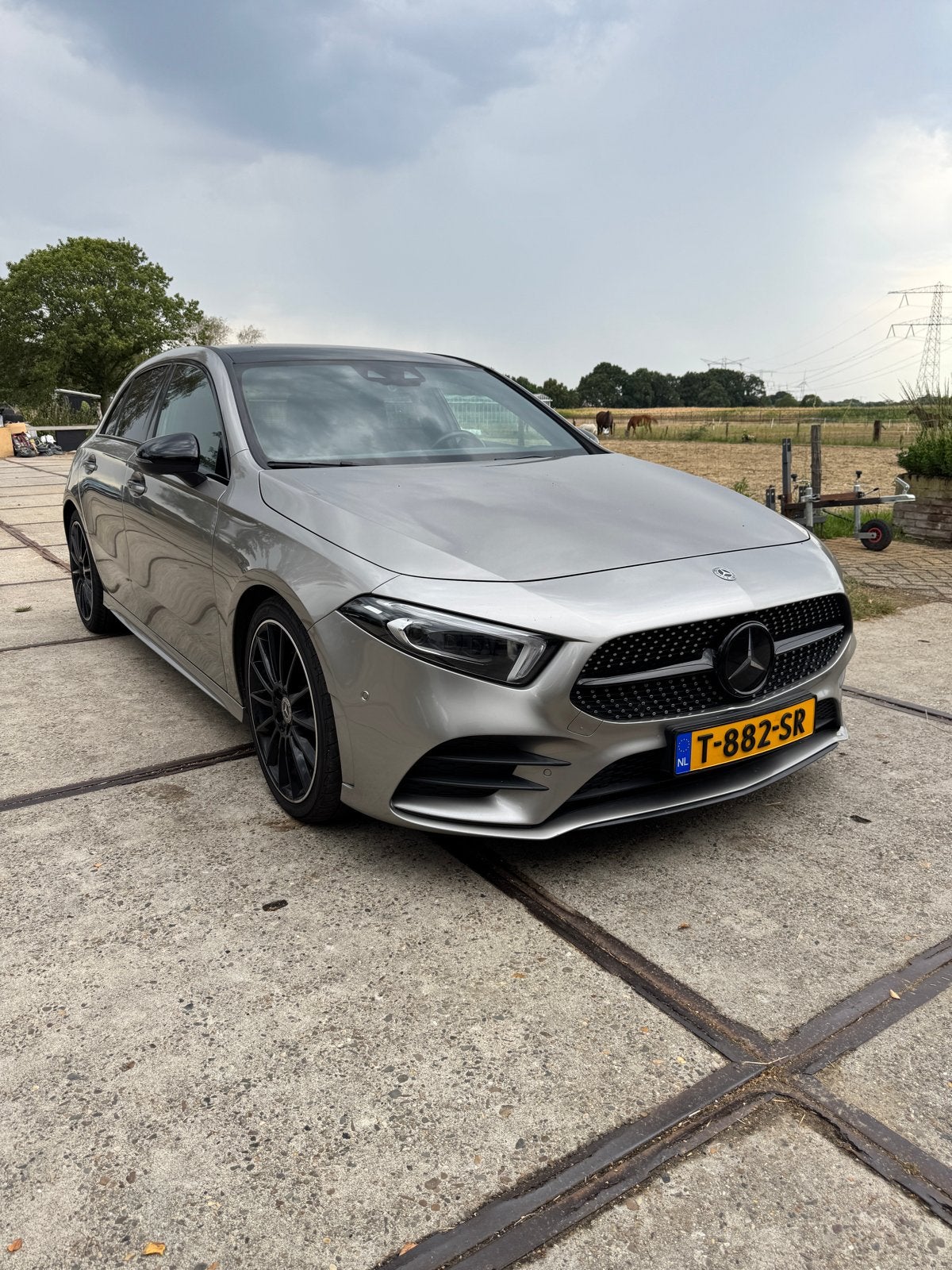 Mercedes Benz A 250 2018 Grijs, Auto's, Mercedes-Benz, 4 cilinders, 14 km/l, 75 €/maand, Particulier