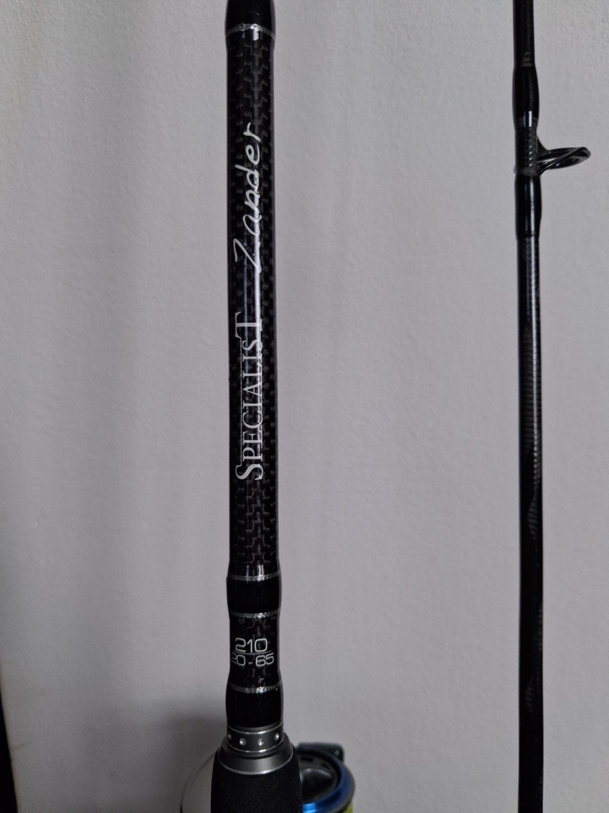 Specialist Zander 210 8-65 werphengel met Okuma molen, Watersport en Boten, Ophalen of Verzenden, Zo goed als nieuw, Werphengel