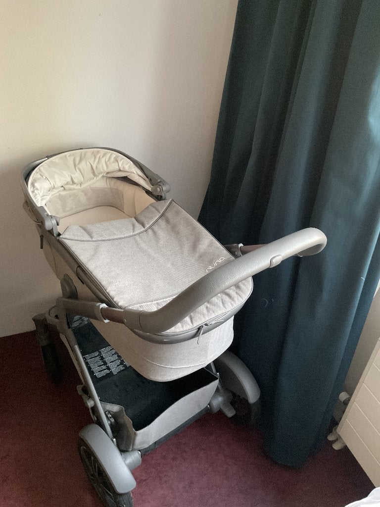 Nuna kinderwagen met reiswieg - Zo goed als nieuw, Duowagen, Zo goed als nieuw, Ophalen, Kinderwagen