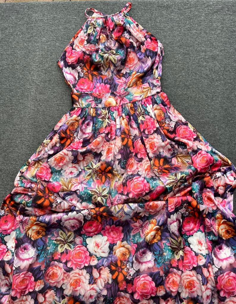 Luxe satijnen jurk met bloemenprint – maat XS/S, Ophalen of Verzenden, Zo goed als nieuw, Maat 34 (XS) of kleiner, Rood