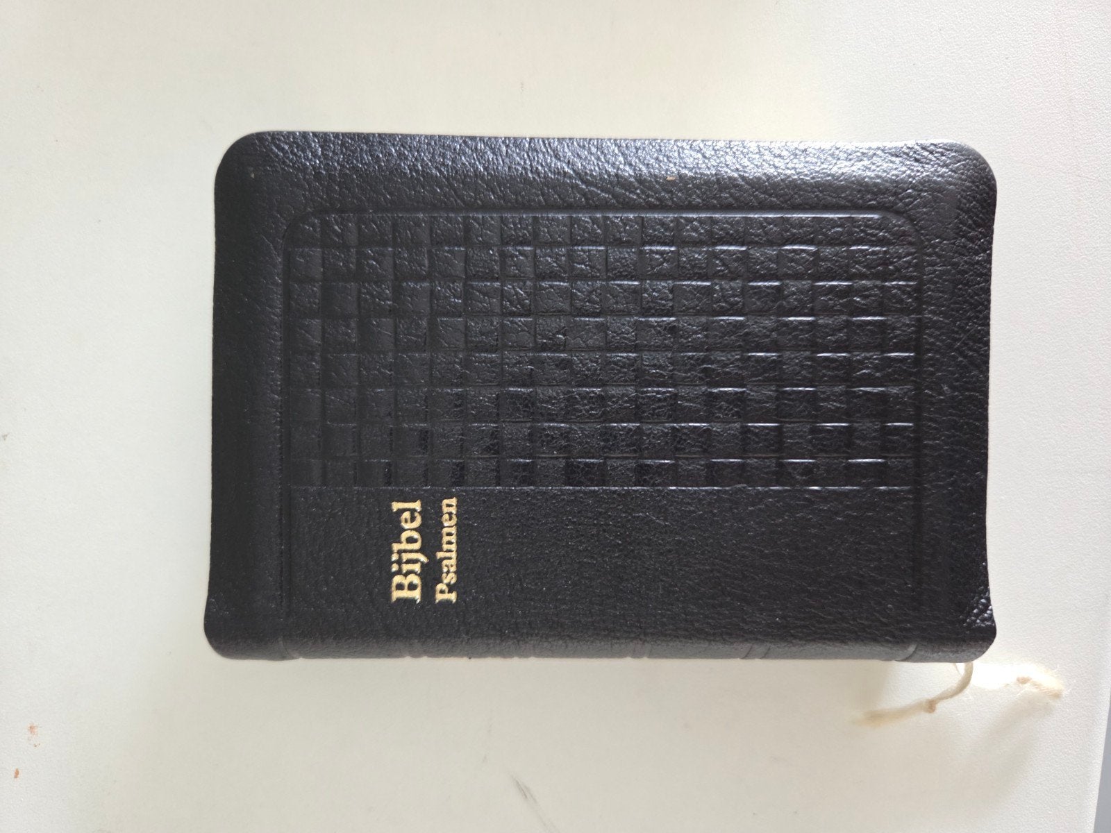 Statenvertaling zakbijbel met gouden duumgreep en psalmen, Antiek en Kunst, Antiek | Boeken en Bijbels, Ophalen of Verzenden