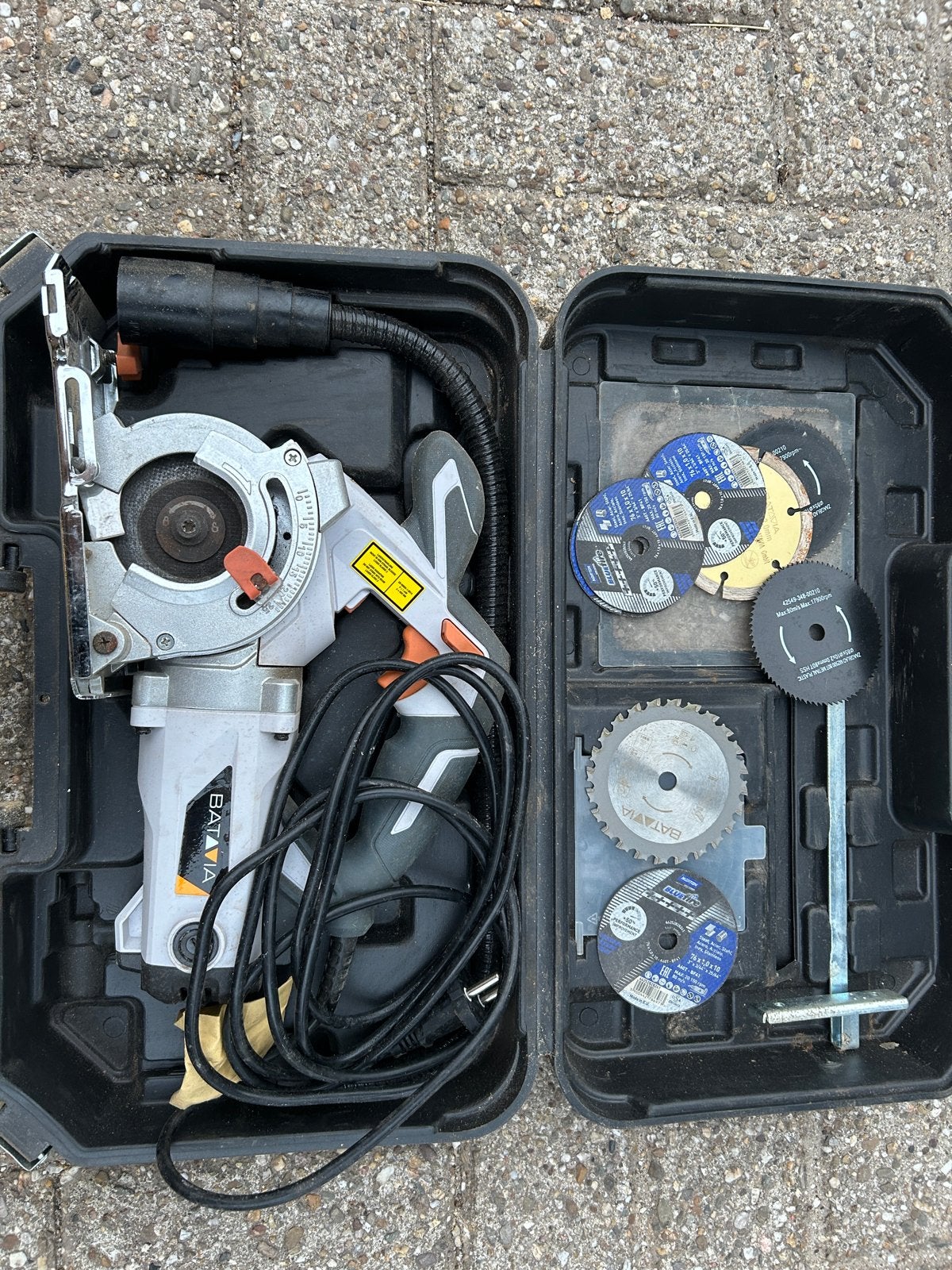 Batavia Cirkelzaag met accessoires en koffer, Ophalen, Gebruikt, Cirkelzaag, 600 tot 1200 watt
