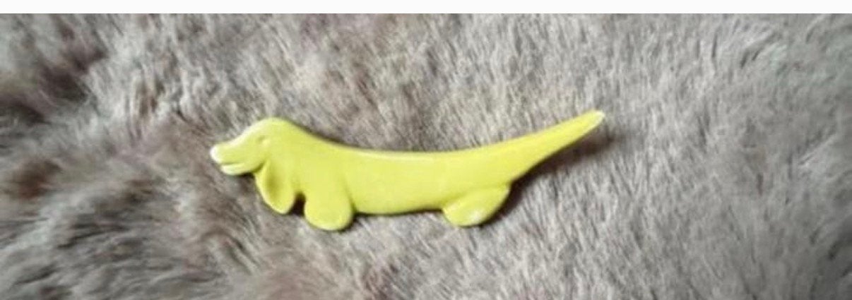Vintage teckel broche Groen Kunststof 9 cm, Ophalen of Verzenden, Zo goed als nieuw, Groen, Overige materialen