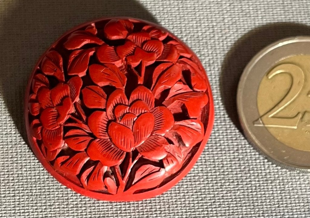Grote Knoop van Cinnaber, 33 mm., gemaakt in China, Ophalen of Verzenden, Gebruikt, Knoop of Knopen