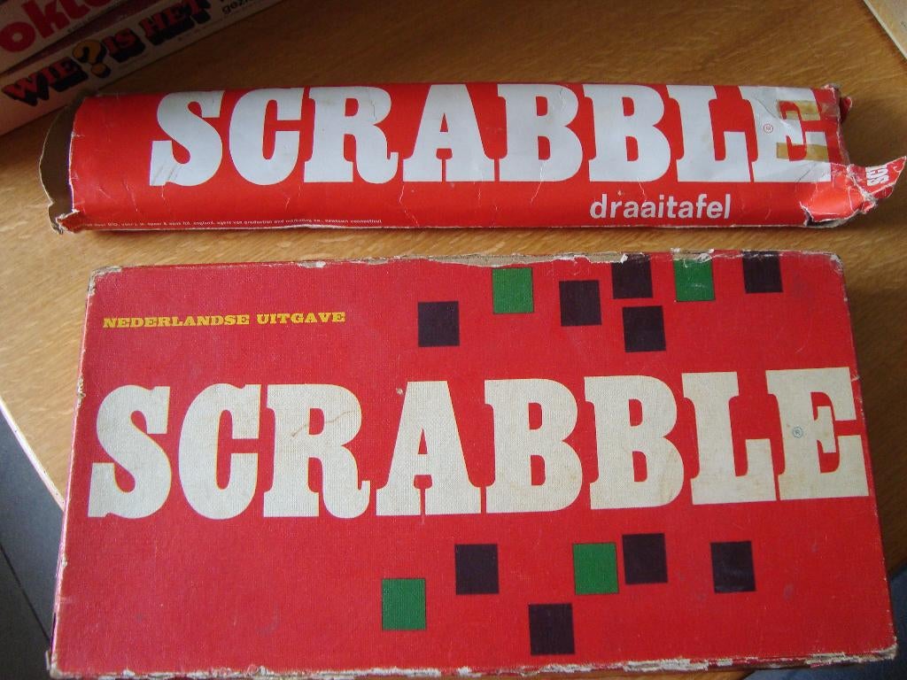 Scrabble met draaitafel, Hobby en Vrije tijd, Gezelschapsspellen | Bordspellen, Ophalen of Verzenden, Zo goed als nieuw