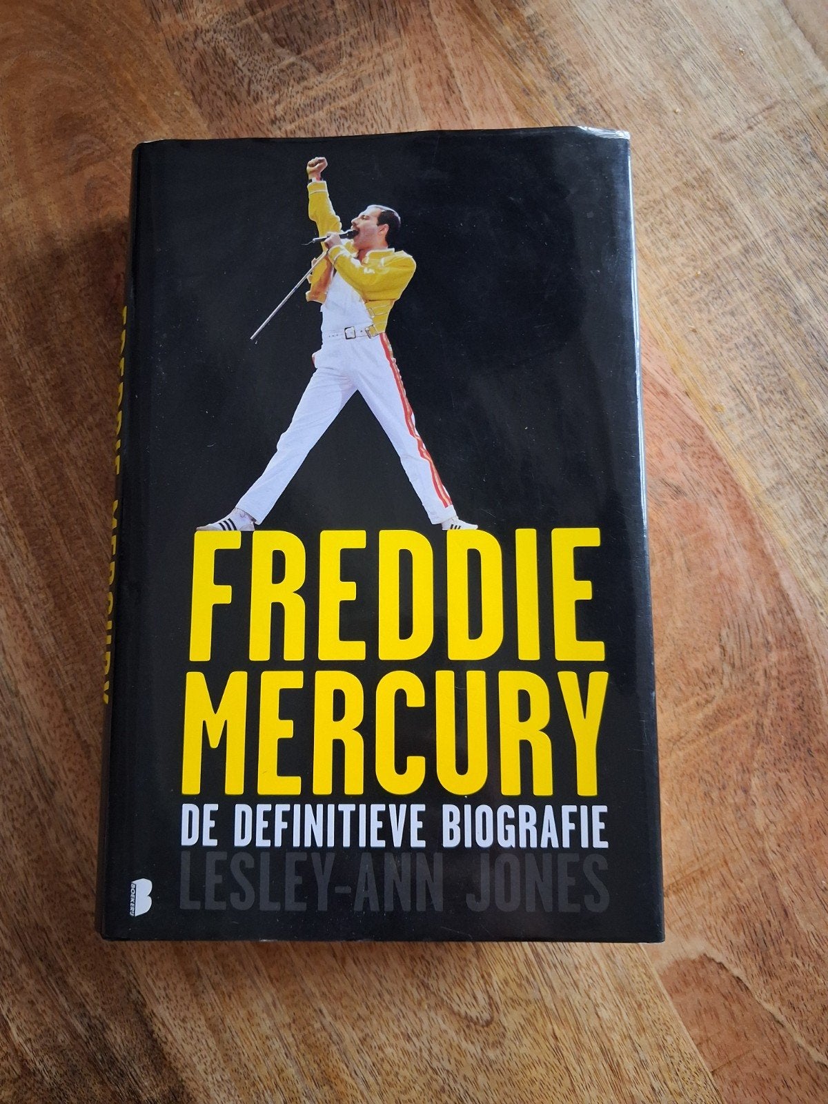 Freddie Mercury: De Definitieve Biografie, Ophalen of Verzenden, Gelezen, Lesly ann jones, Overige