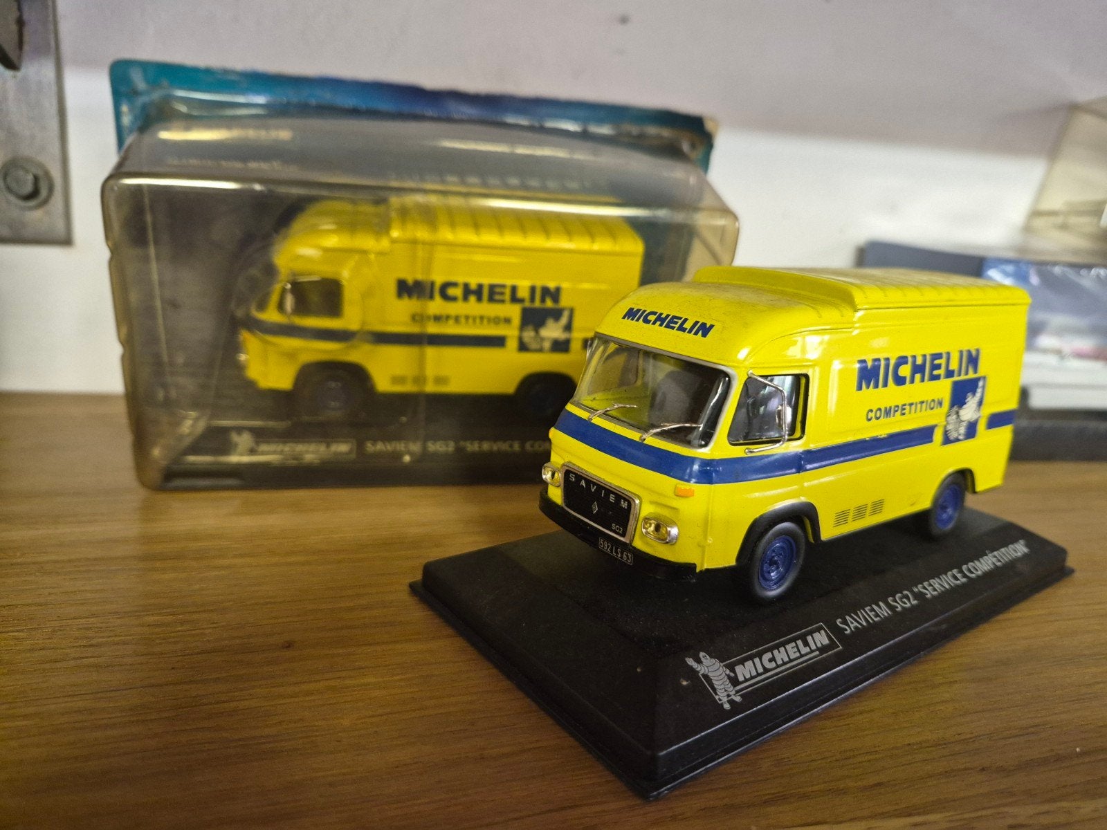 2x Michelin Saviem SG2 'Service Compétition', Ophalen of Verzenden, Zo goed als nieuw, Auto