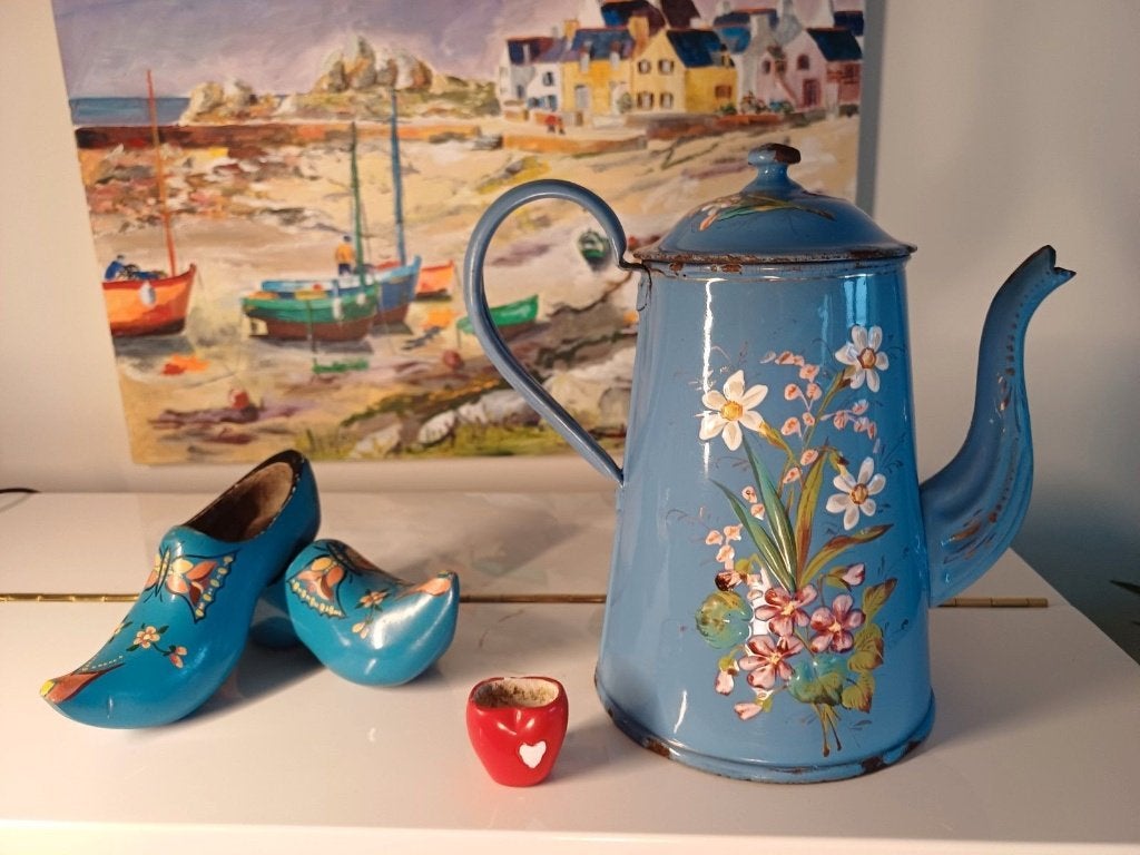 Blauwe koffiepot met fraaie dik opgelegde bloemen, Ophalen of Verzenden
