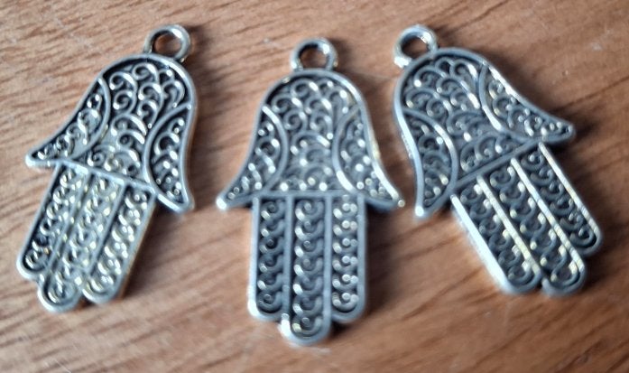 3 st. zilverkleur bewerkte bedels Fatima's hand. 25,7x15 mm-, Ophalen of Verzenden, Nieuw, Hanger