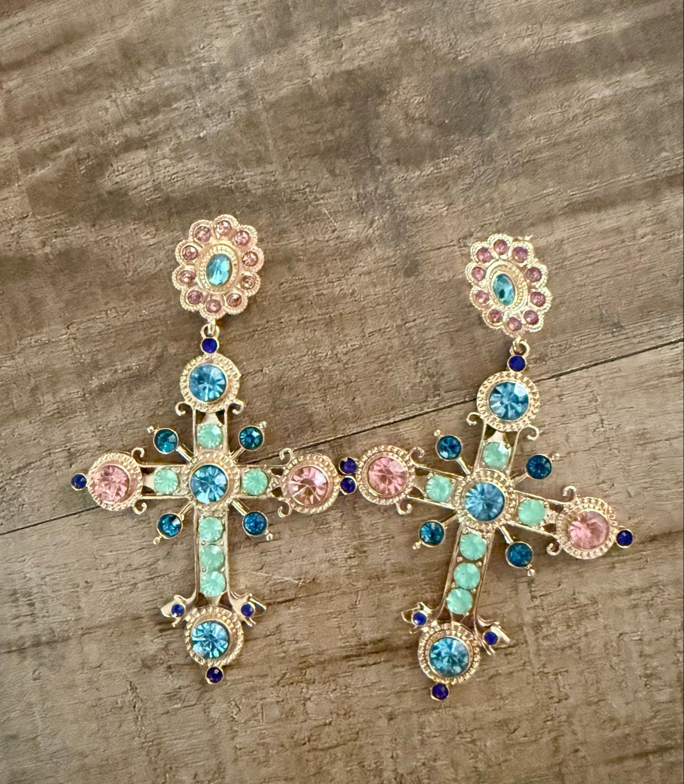 Grote ibiza kruis oorbellen met gekleurde edelstenen, Overige materialen, Hangers, Nieuw, Ophalen of Verzenden