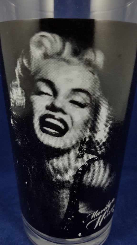 Longdrinkglas Marilyn Monroe, 14 cm hoog. 5B4, Verzamelen, Tweedehands verkoop, Tweedehands verkoop, Gebruikt, Ophalen of Verzenden
