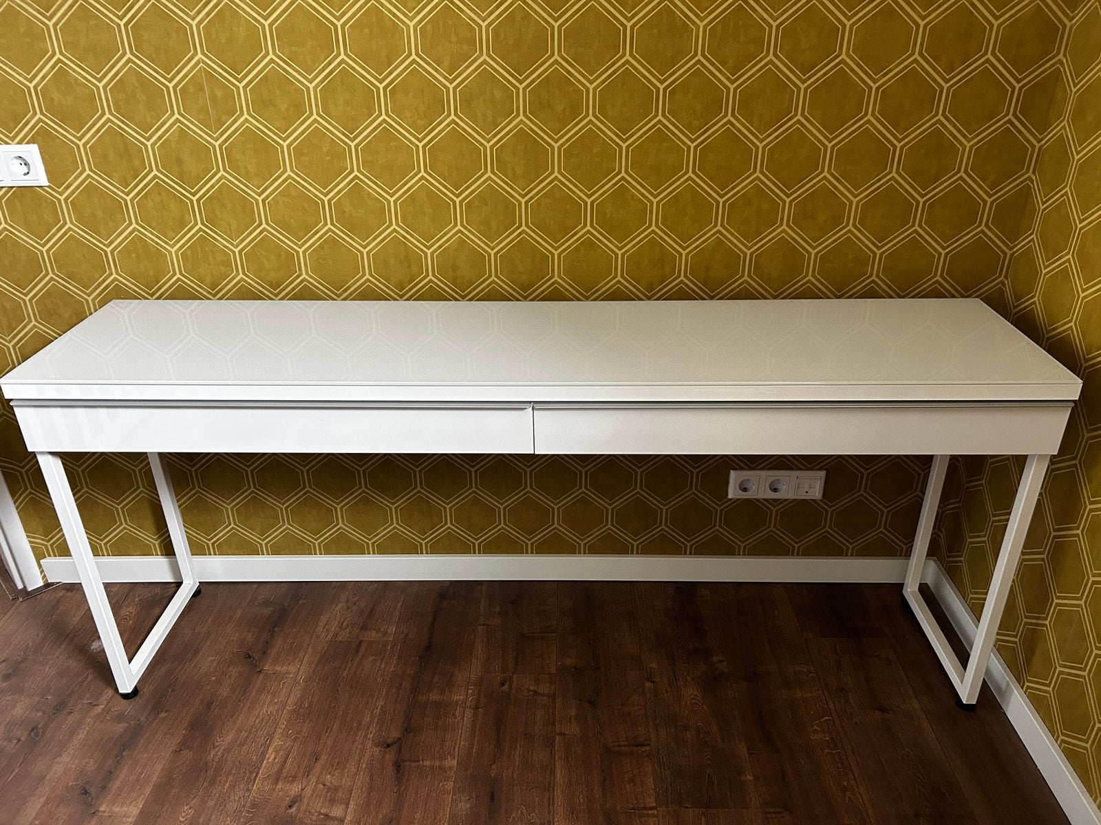 IKEA Bestå Burs Hoogglansbureau met glazenbovenblad 180x40cm, Huis en Inrichting, Bureaus, Ophalen, Overige typen, Gebruikt, IKEA