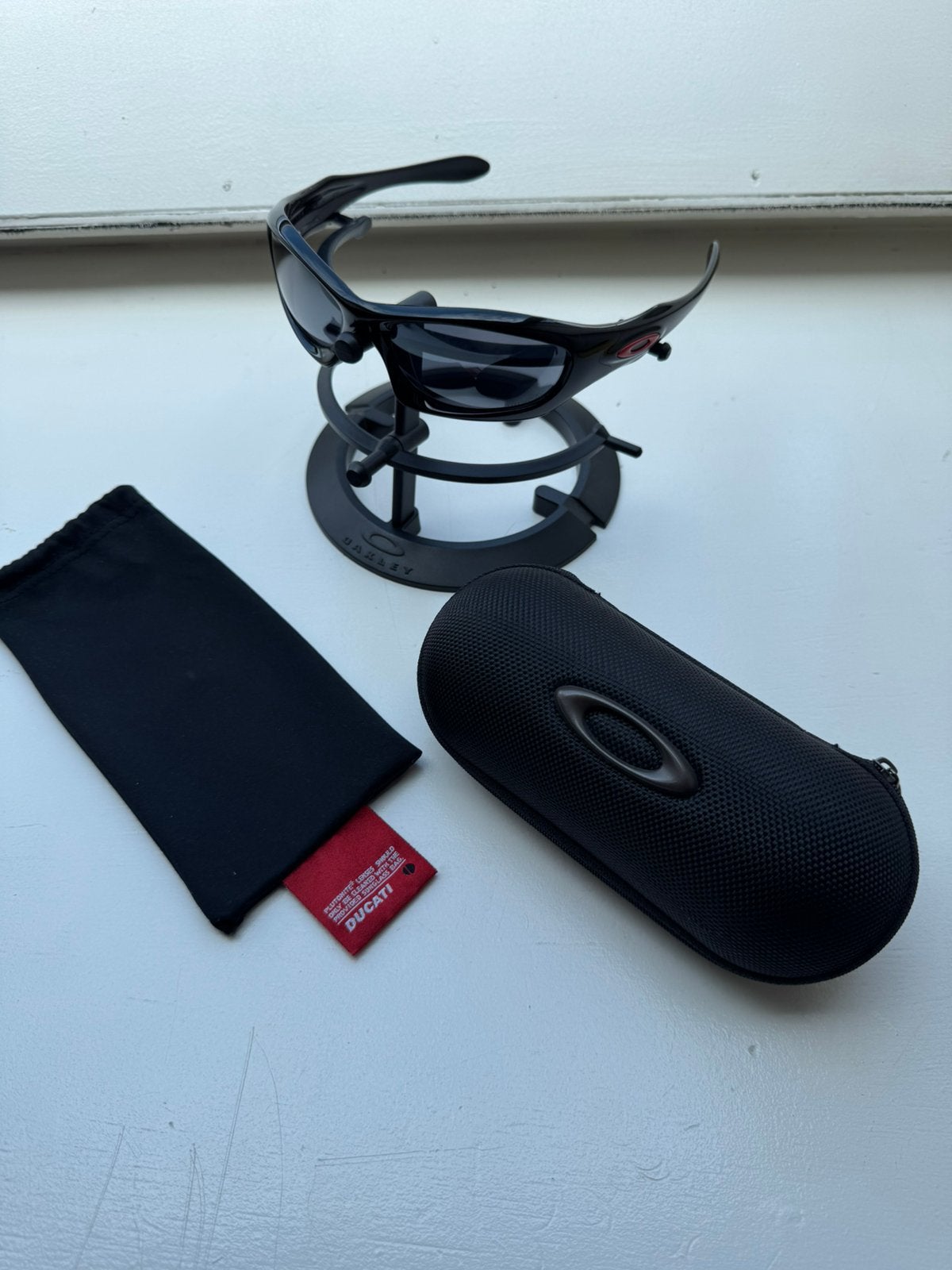 Oakley monster dog ducati gelimiteerde editie uit 2003, Sieraden, Tassen en Uiterlijk, Zonnebrillen en Brillen | Heren, Zonnebril