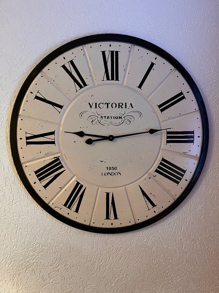 Victoria houten klok, Ophalen