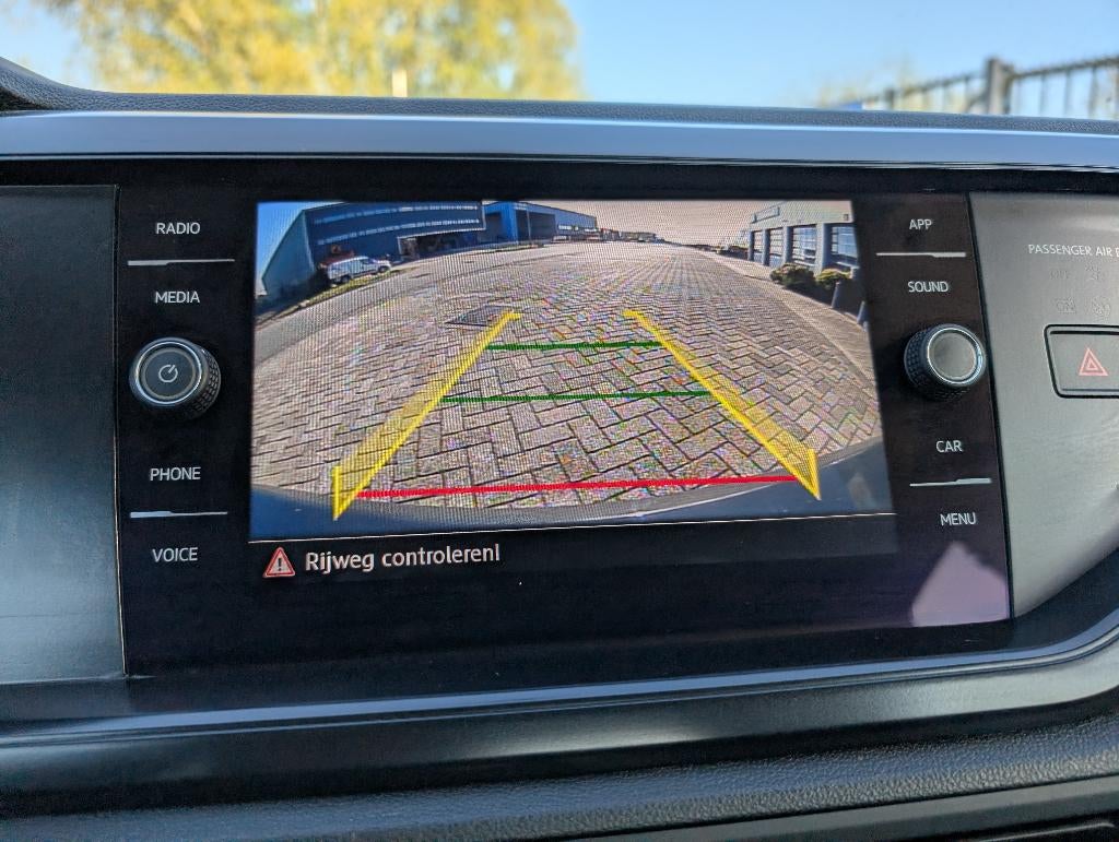 Volkswagen Polo 1.0 NAVI | CAMERA | DEALER OND. | URANO GRAU, 1005 kg, Stof, 74 pk, Bedrijf