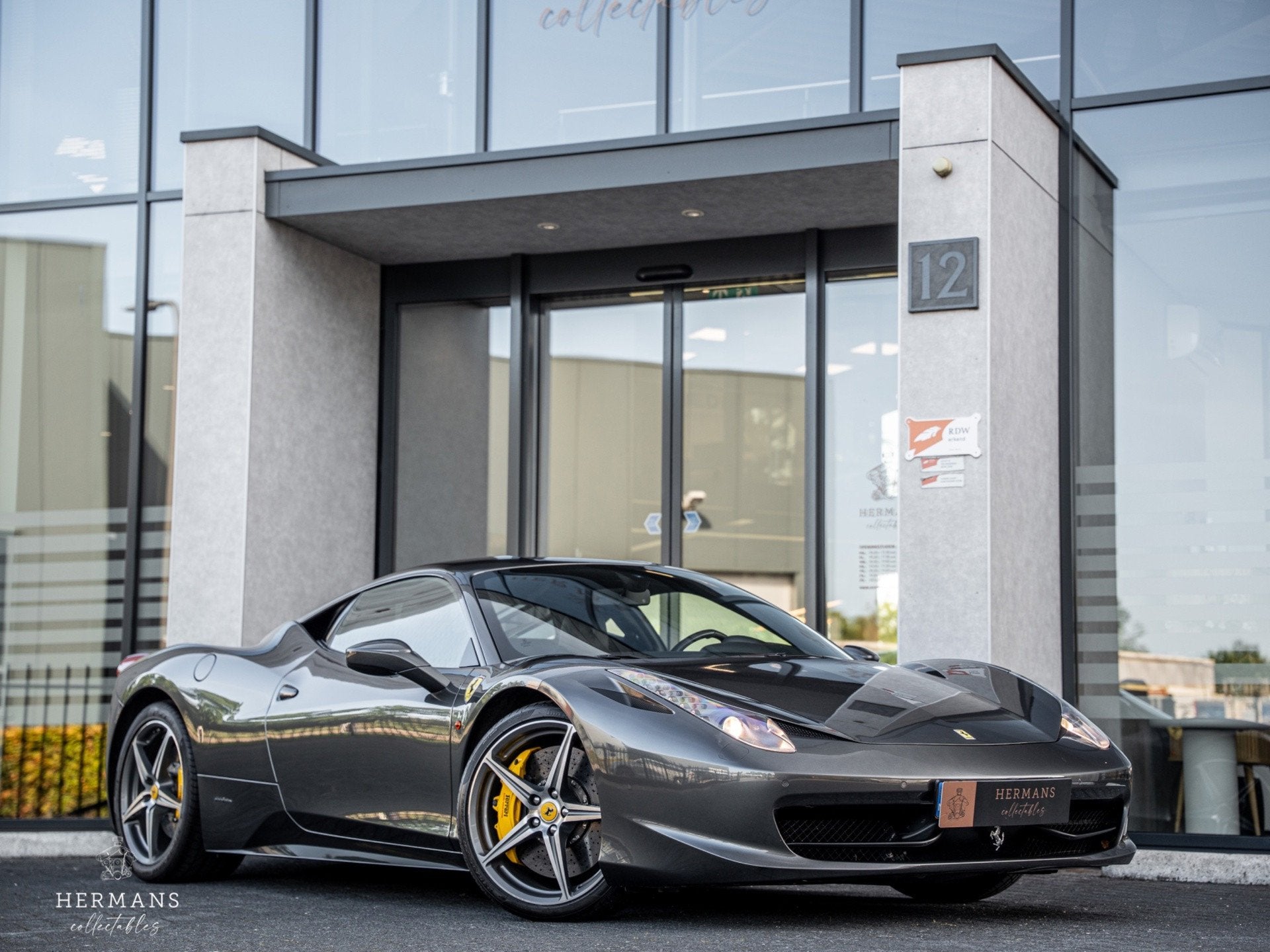 Ferrari 458 4.5 V8 Italia / Grigio Silverstone / Ceramic / C, Auto's, Ferrari, Gebruikt, Leder, 2 stoelen, 566 pk