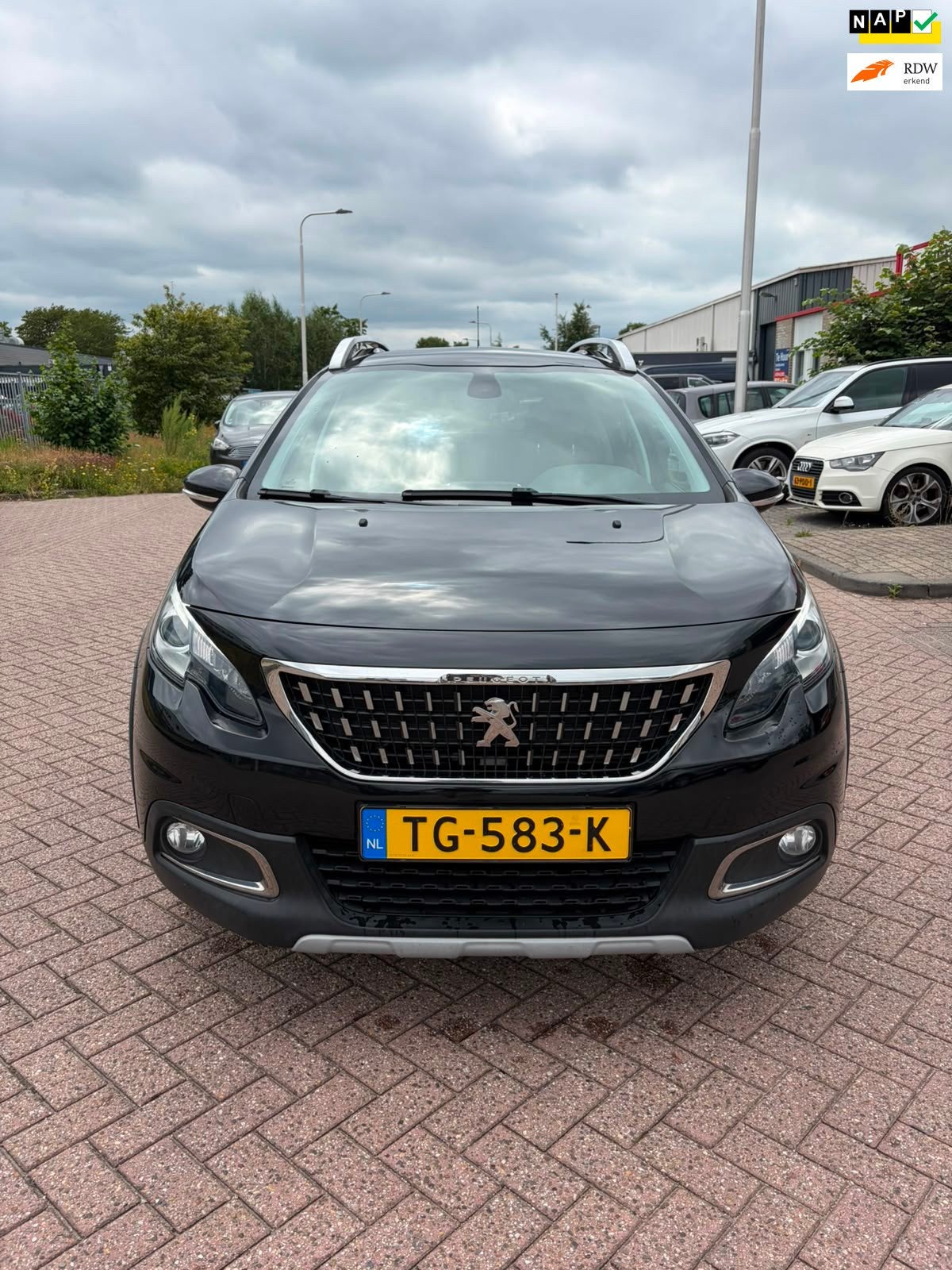 Peugeot 2008 1.2 PureTech Allure, Auto's, Voorwielaandrijving, Euro 6, Origineel Nederlands, Bedrijf
