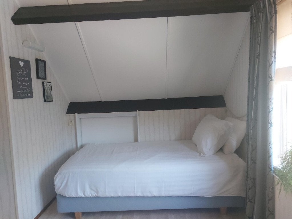 boxspring met matras OPHALEN 30 juli in NUNSPEET, Ophalen, 90 cm, Eenpersoons, Zo goed als nieuw