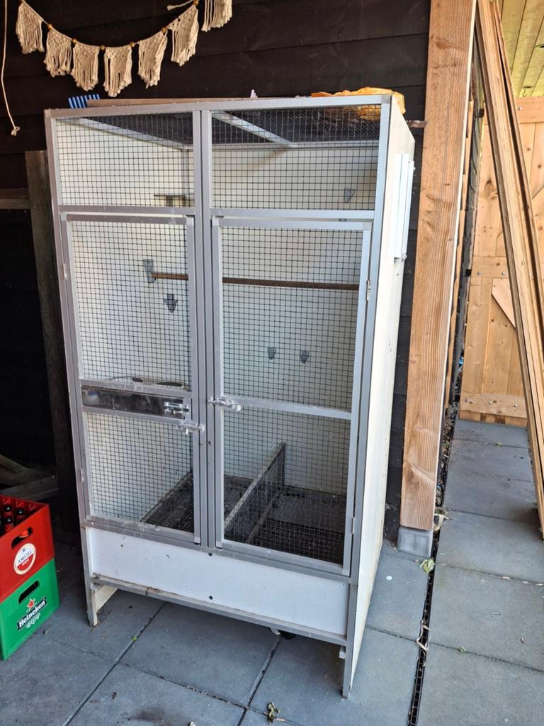 Mooie trespa aluminium vogelkooi, Ophalen, Zo goed als nieuw, Aluminium, Vogelkooi