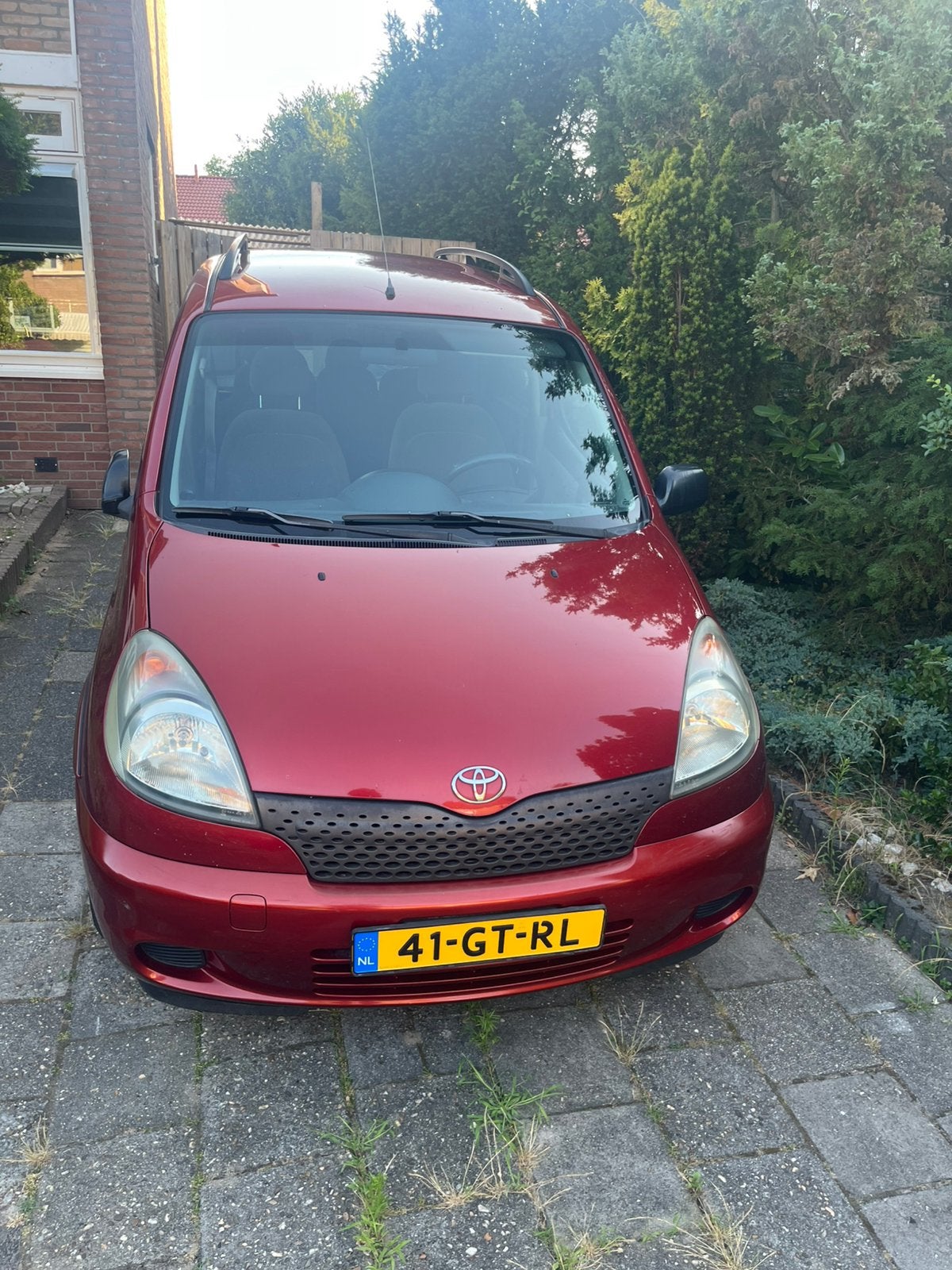 Toyota Yaris Verso 1.3 16V Vvti AUT 2001 AIRCO werkt Rood, 1299 cc, 40 €/maand, 4 cilinders, 400 kg