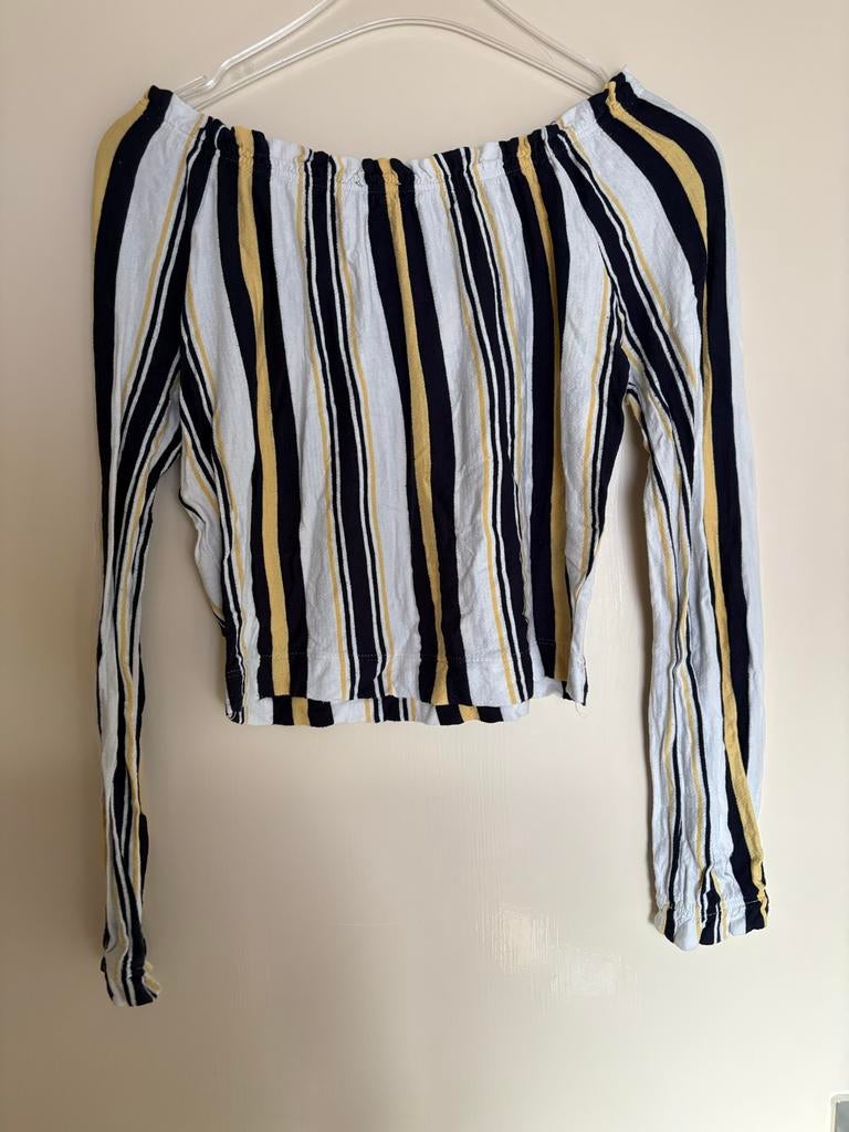 Gestreepte off-shoulder top van Bershka, maat S, Wit, Ophalen of Verzenden, Zo goed als nieuw, Lange mouw