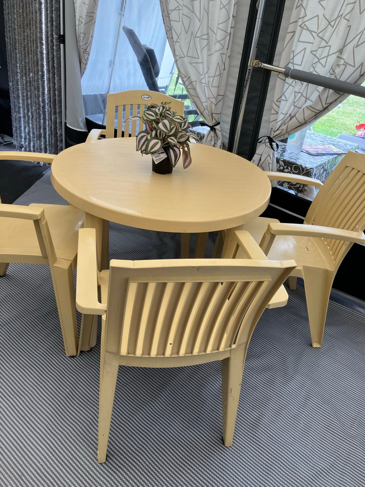 Hartman Retro camping of tuinzet, Ophalen, 4 zitplaatsen, Kunststof, Gebruikt