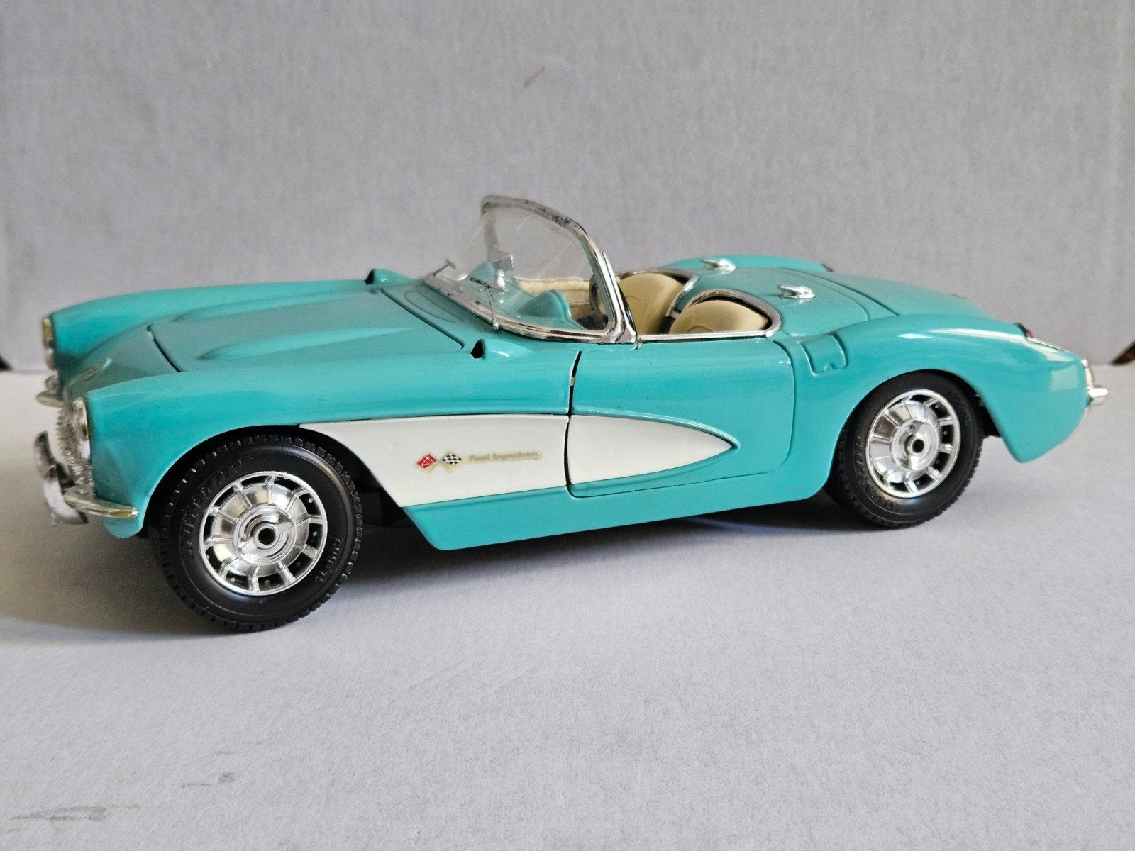 Bburago Chevrolet Corvette (1957) modelauto 1:18, Ophalen of Verzenden, Gebruikt, Auto, Bburago