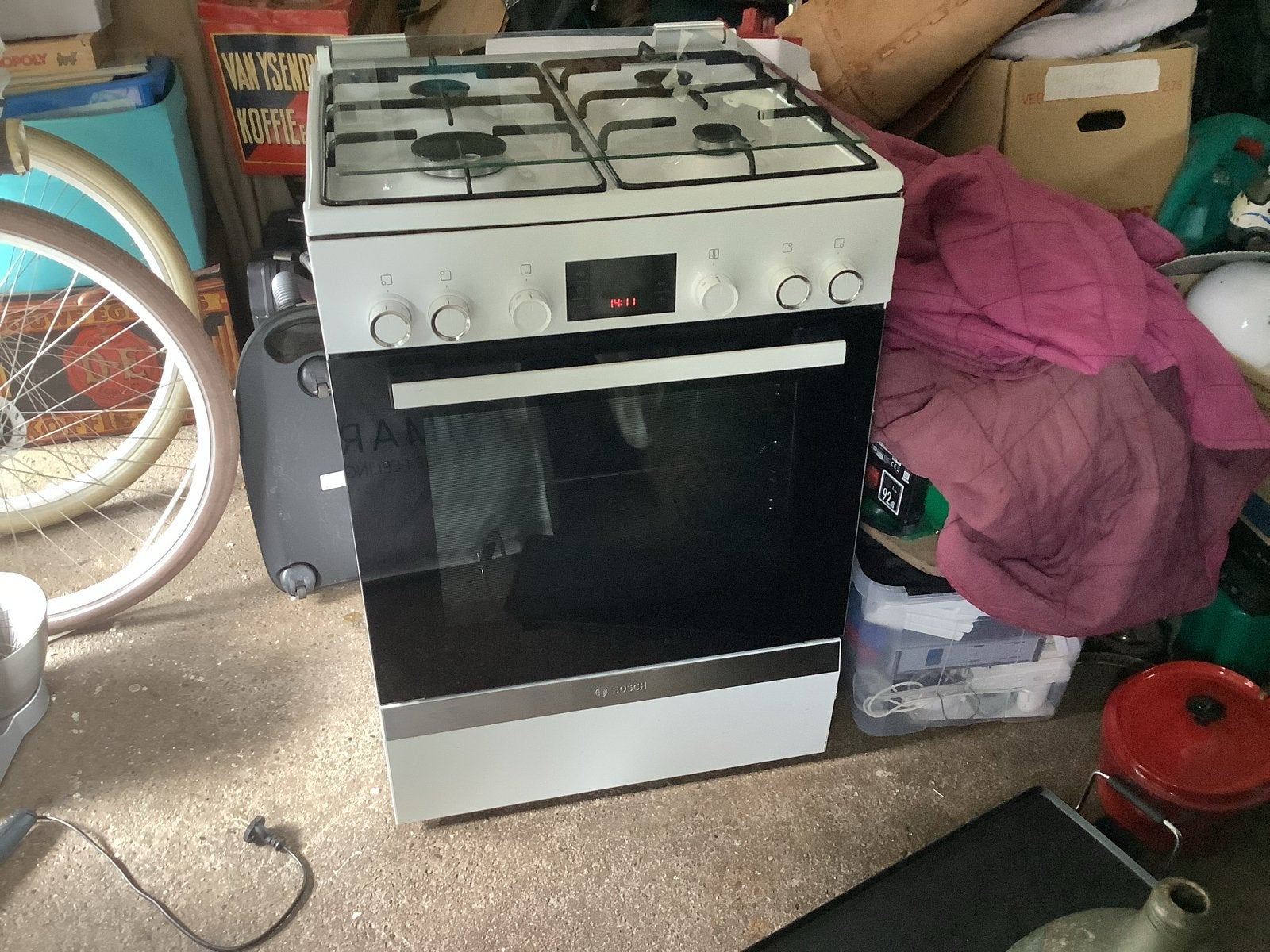 Bosch fornuis gasfornuis met oven izgst schoon en netjes, Ophalen, Gebruikt, 4 kookzones, Energieklasse A of zuiniger
