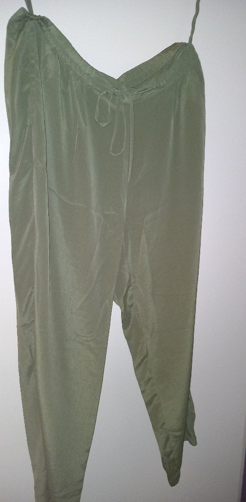 soepel vallende broek  maat 56  kaki groen, Kleding | Dames, Grote Maten, Overige kleuren, .., Nieuw, Ophalen of Verzenden