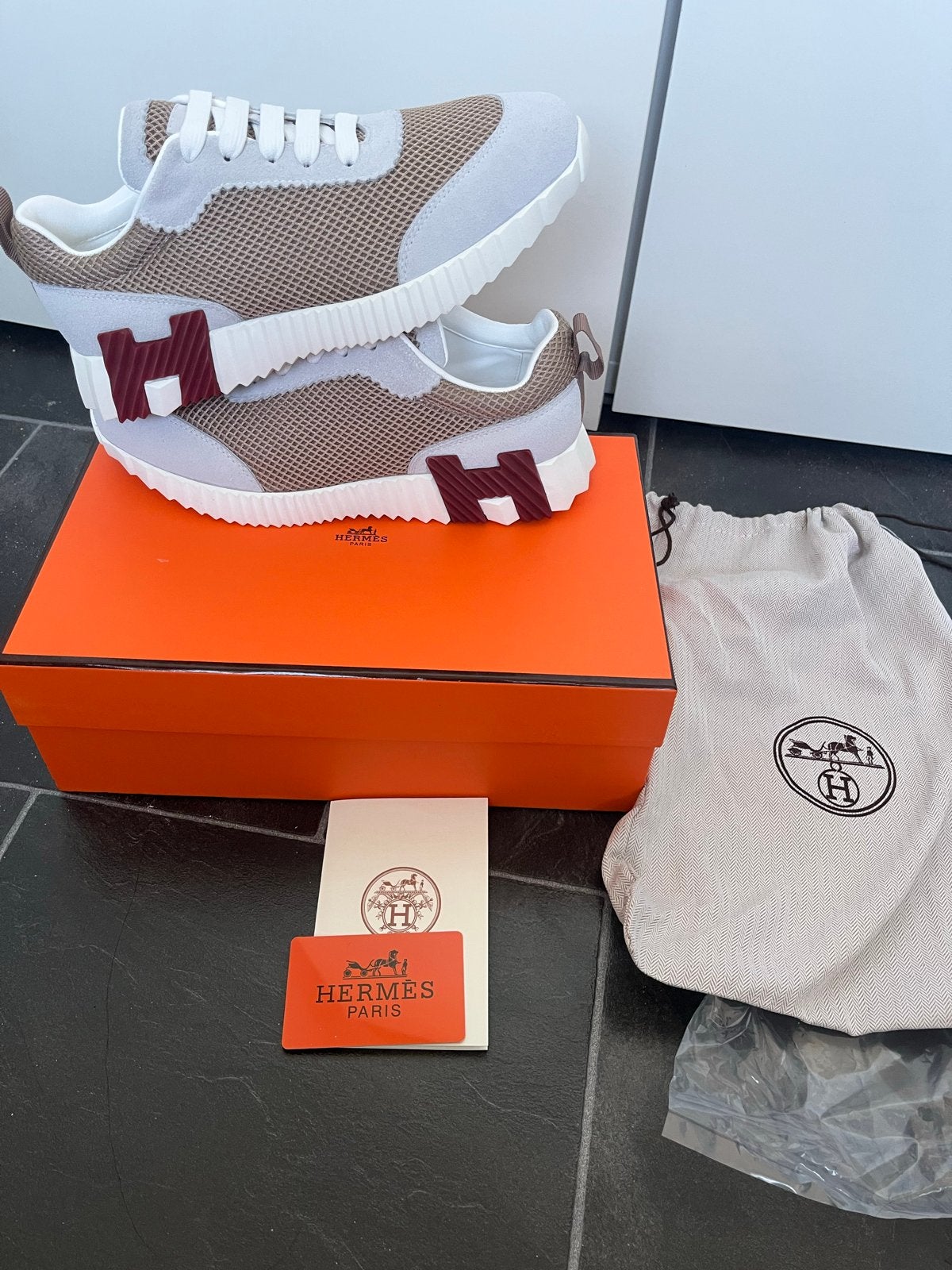 Hermes sneakers maat 40, nieuw in doos, Ophalen of Verzenden, Nieuw, Bruin, Sneakers of Gympen